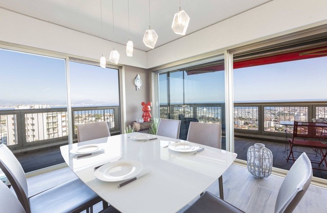 Le Chambord : Breathtaking view 2 bedroom apartment in Antibes !