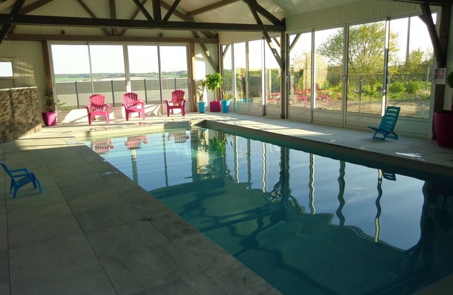 Le gîte des chevrettes, on a farm, heated indoor swimming pool, castles