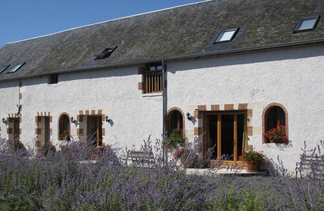 Le Grebe - Luxury 4 bedroom holiday home with heated pool in the Loire Valley