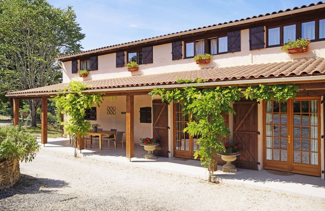 Le Manoir - sleeps 12 guests in 5 bedrooms