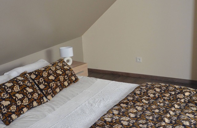 LE MANS 15mn away. For a stopover or a stay, a warm and cosy space