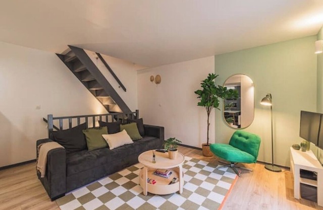 Le Pastel - sleeps 10 - near Cathedral