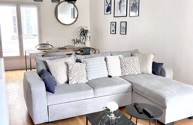 Le Rabelais, typical duplex in Chinon, 500m from the castle, quiet, free parking