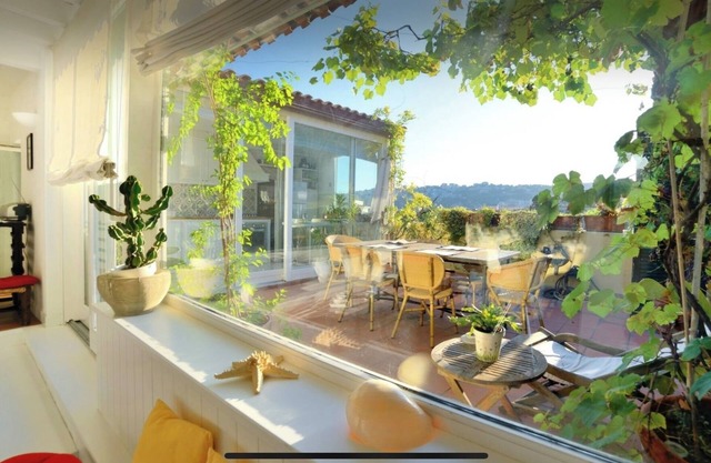 Le terrazze di Chiaia is a charming penthouse with two large panoramic terraces