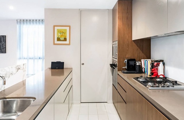 Leafy Inner City Apartment Camperdown