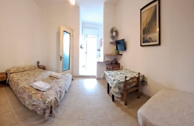 Lediana, seaside area, 5 min walk beach, wi fi, inside La Pineta resort.