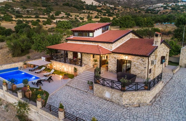 Lefkara Chalet ideal for 8 guests with mountain and sea view