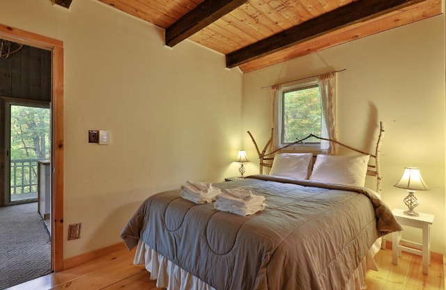 Left Duplex Home Directly Across From Pico Mountain, Close to Killington, home