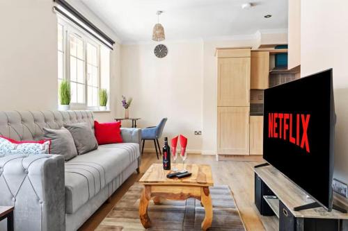 Leicester1BR-WiFi-ModernApt-Kitchen-Sleeps2