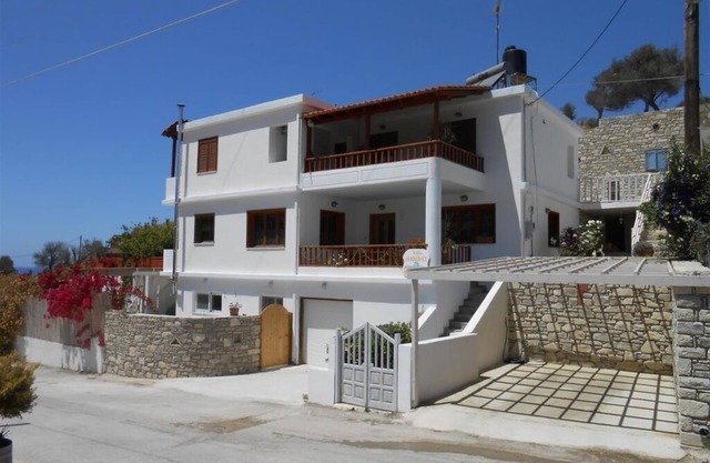 Leonidas Comfortable holiday residence