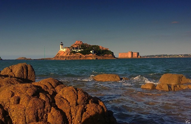 Les Amiets. Very large T3 with outdoor terrace