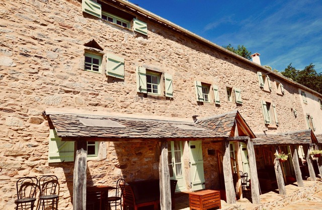 Les Coumayres - Rustic and charming farmhouse with panoramic mountain views, immersed in beautiful n