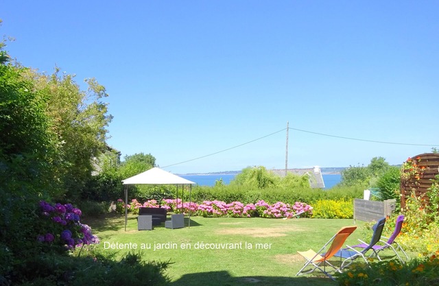 "LES COURLIS: comfortable family home, sea view, garden, beach250m away
