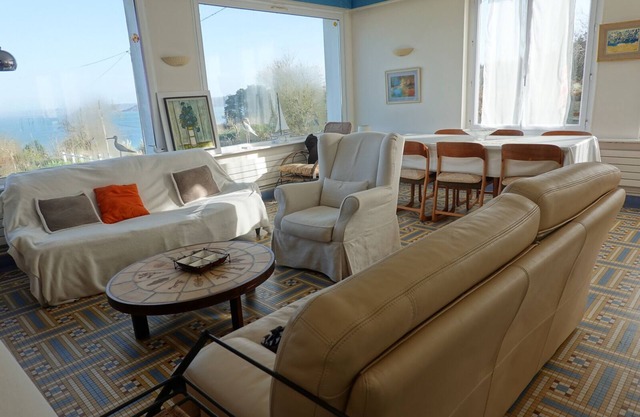 "LES DAUPHINS sea view 135m2 garden terrace 250m beach