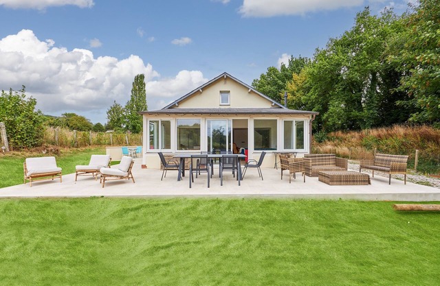 Les Iris - Seven Bedroom House, Sleeps 15