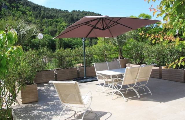 Les Lauriers - House with swimming pool