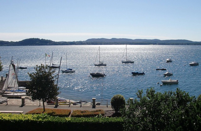 LESA CENTRE - Beautiful lakeview villa, spacious garden, WiFi