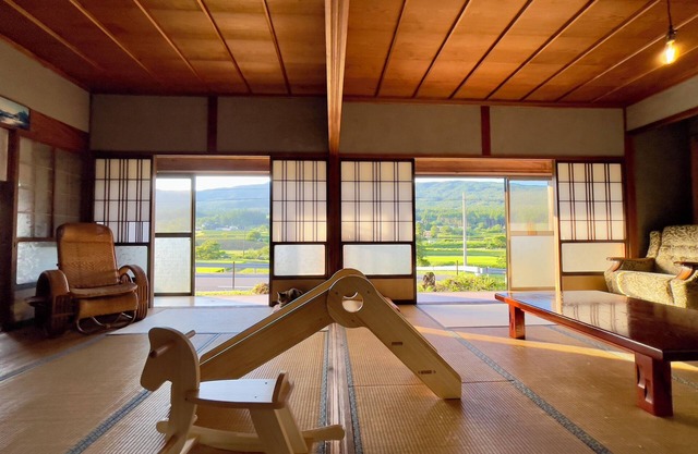 Let's do "nothing" in a peaceful mountain setting [with empanada specialty store].