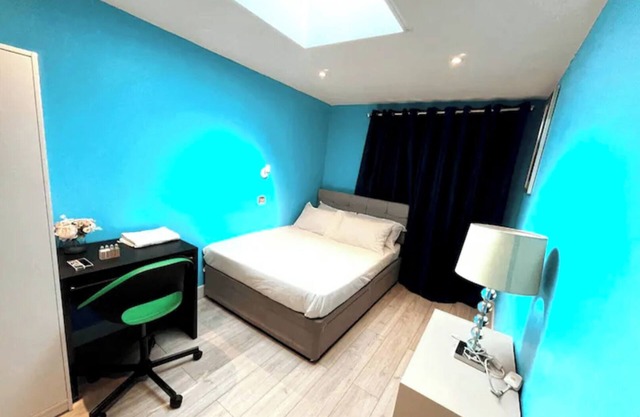 Letzi private en-suite, Near Heathrow Airport T3
