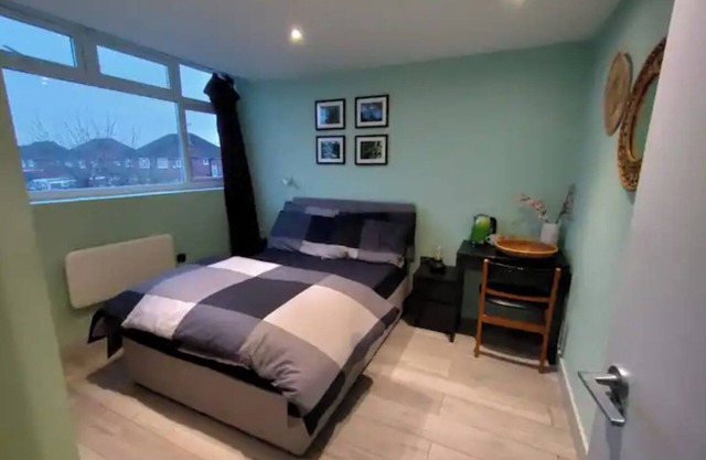 Letzi private en-suite, Near Heathrow Airport T3