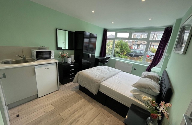 Letzi private en-suite, Near Heathrow Airport T3
