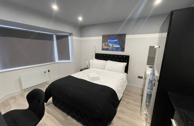 Letzi private en-suite, Near Heathrow Airport T3