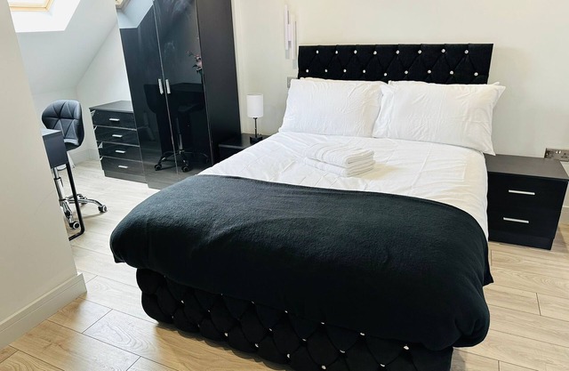 Letzi private en-suite, Near Heathrow Airport T3