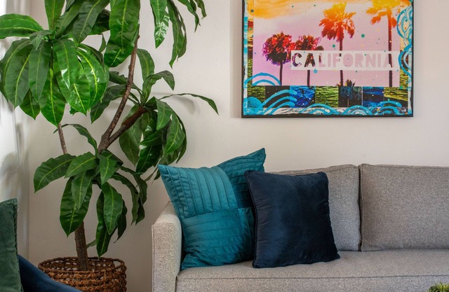 Leucadia "Beacons" Bungalow ~ walk everywhere with beach gear!