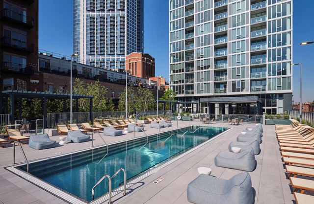 Level River North Luxury Two Bedroom Suiten