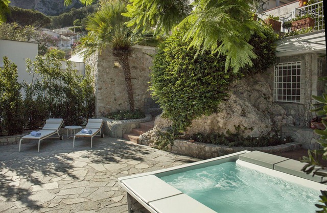 LHP Suite Executive Cottage Capri