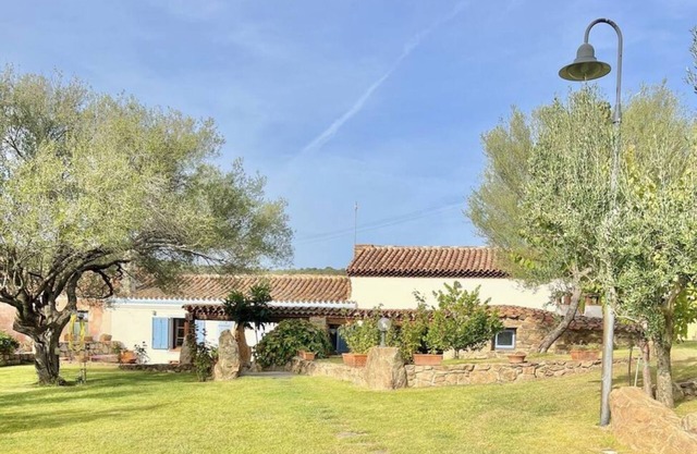Li Funnesi Villa sleeps 4, 2 bathrooms, A.C and large garden in San Teodoro