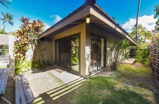 licensed NUC no 90/TVU-0326 Serenity Beachfront Cottage