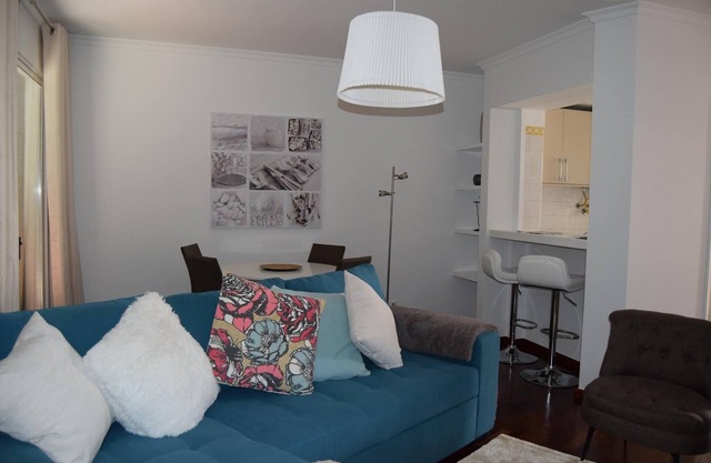 Light, airy flat in the center of Funchal with access to all ammenities on foot.