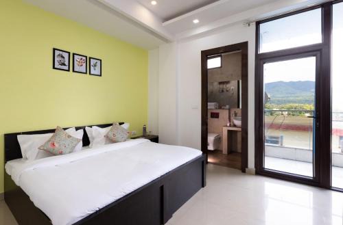 Lily 3BHK by Wabi Sabi Stays with Private Balcony