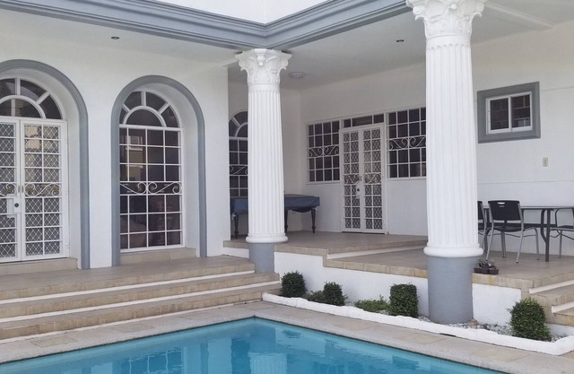 LIMITED PROMOTION: 200 U.S. per night if you book now! Huge, clean mansion.