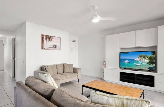 Lindomare Unit 7, 11 Orvieto Tce, Kings Beach