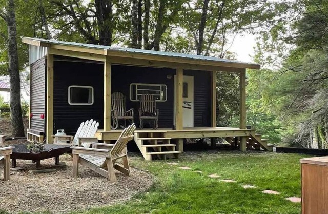 LINVILLE Nostalgic Mountain Farm Glamping Camper on Wedding Venue, 10 acre farm