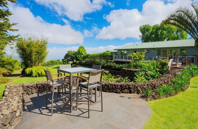 Listen to the Breeze, Wander the Garden, Relax, Rejuvenate. Unique cottage.