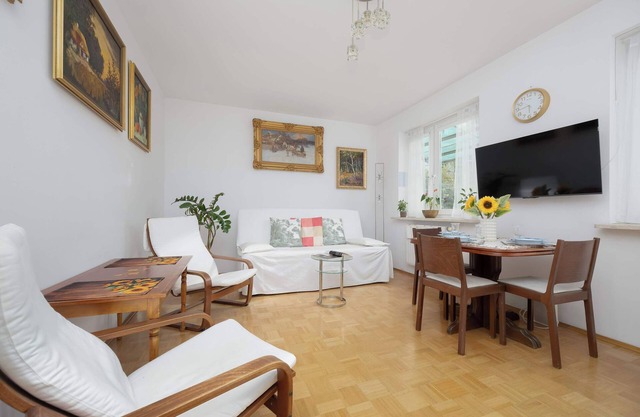 Literacka 13A Warsaw | Bright Stylish Apartment Parking & Balcony