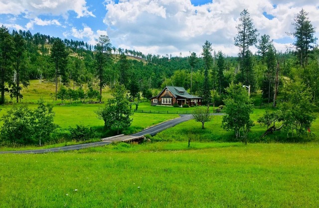 Little Elk Cottage in Scenic Vanocker Canyon - Beautiful Meadow Views!