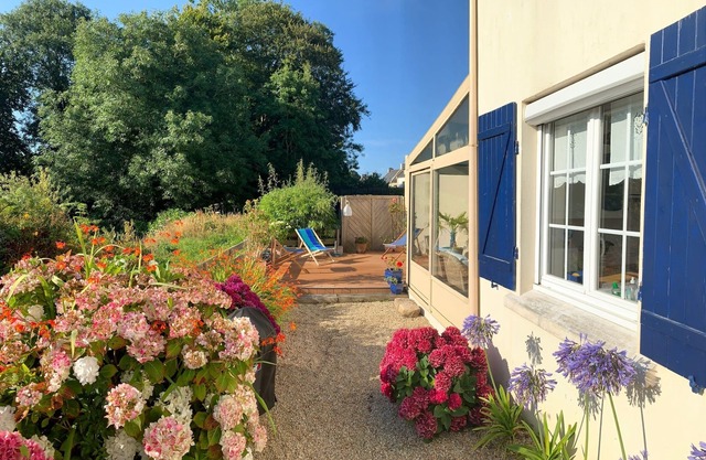 Little house with garden