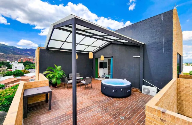 LIV701 Exclusive Penthouse