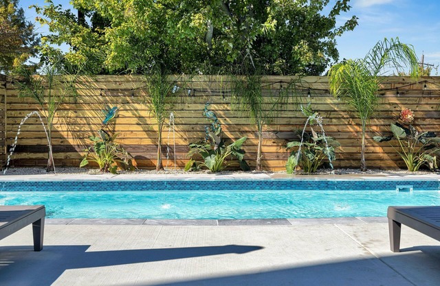 Lively Mid-City 3BR: Ideal for Mardi Gras, Streetcar and Canal Street Steps Away w/Pool