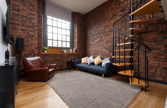 Liverpool Warehouse Flat | Sleeps 5 & Free Parking