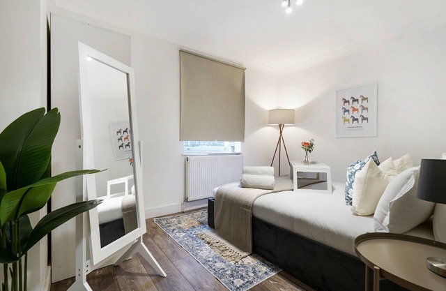 Livestay Affordable 1BEd Apartment in E14
