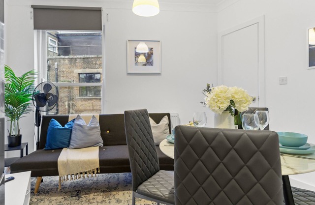 Livestay Affordable 3Bed, 2 Bath Flat in E14*4
