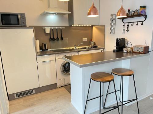 Living at Saarpartments -AdultsOnly- 2 Bedrooms, Kitchen - Business & Holiday Apartments for Long- and Short term Stay, 3 min to Train Station, Secure E-Bike Parking!