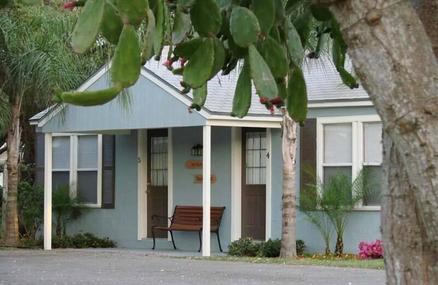 Living On Island Time #4 - Cozy Coastal Cottages With A Whole Lot Of Charm!