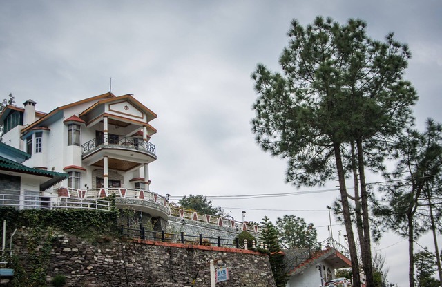 LivingStone 3 BHK Ram Cottage Chail