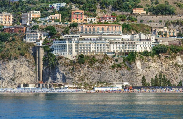 Lloyd's Baia Hotel